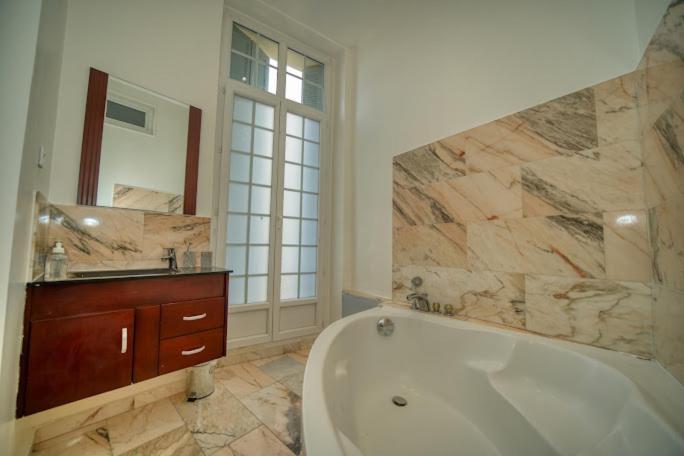 Prestige Designer Apartment, Super Central Nice Exterior photo